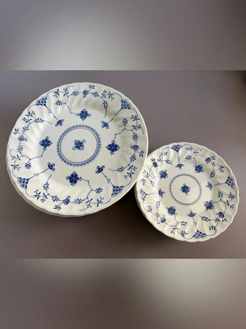 Vintage Churchill Finlandia dinnerware Plates - Set